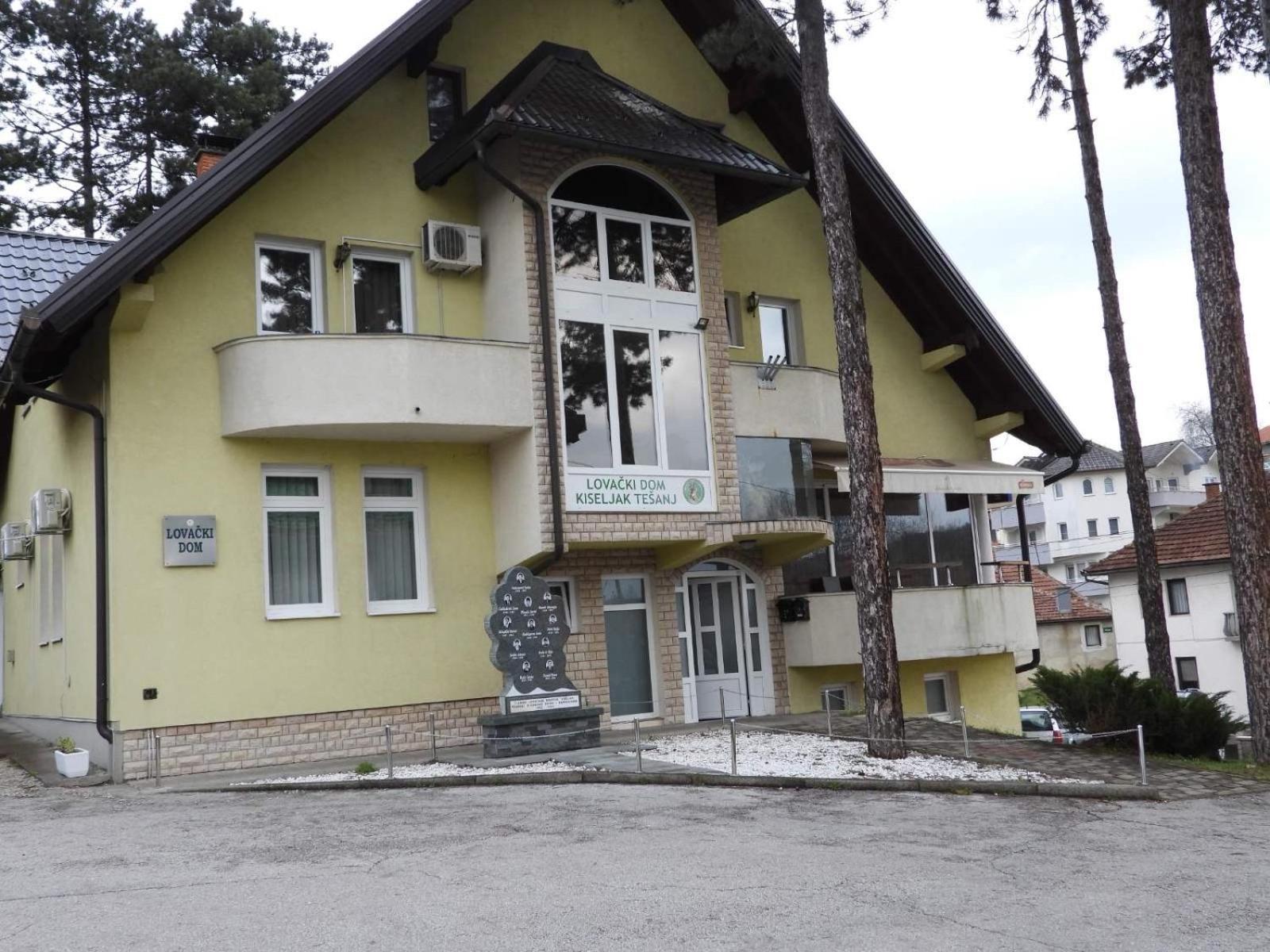 Restoran&Motel And Apartmants Lovacka Prica Tesanj Dış mekan fotoğraf